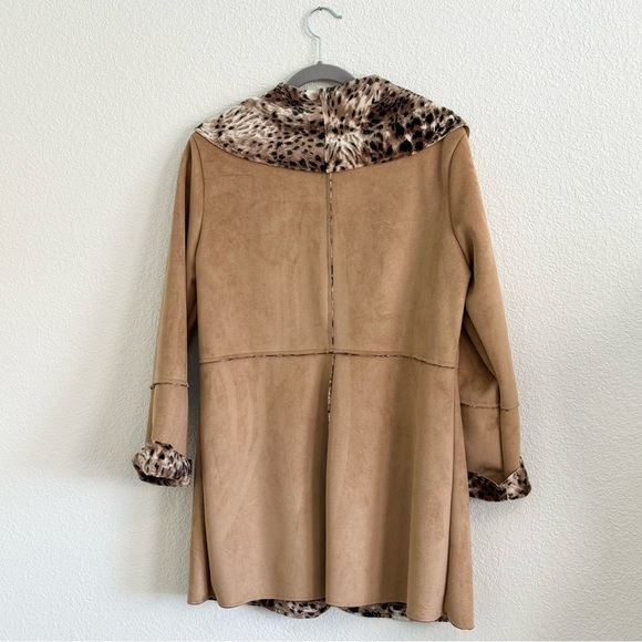 Coldwater Creek Woman’s Faux Suede Snow Leopard Faux Fur Lined Coat Size PM - Picture 2 of 5